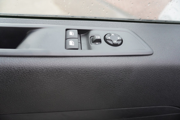 Peugeot e-Expert EV L2 75 kWh Elektrisch Automaat nr. V216 | Airco | Cruise | Navi | Camera | Snellader