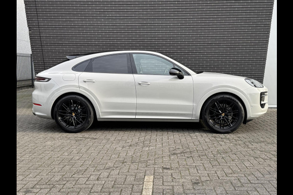 Porsche Cayenne Coupé 3.0 E-Hybrid / Fabrieksgarantie / Matrix Koplampen / 4 Wielbesturing / Chrono Pakket / Leder / Adaptieve Cruise Control / 21 Inch / Trekhaak / Bose / Stoelverwarming voor+achter / Panoramadak / Luchtvering