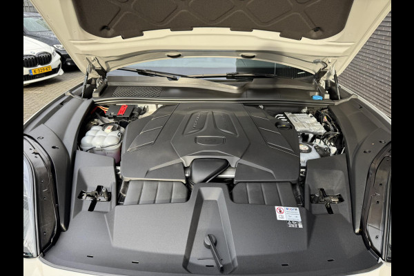 Porsche Cayenne Coupé 3.0 E-Hybrid / Fabrieksgarantie / Matrix Koplampen / 4 Wielbesturing / Chrono Pakket / Leder / Adaptieve Cruise Control / 21 Inch / Trekhaak / Bose / Stoelverwarming voor+achter / Panoramadak / Luchtvering