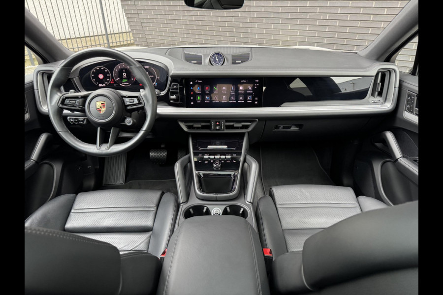 Porsche Cayenne Coupé 3.0 E-Hybrid / Fabrieksgarantie / Matrix Koplampen / 4 Wielbesturing / Chrono Pakket / Leder / Adaptieve Cruise Control / 21 Inch / Trekhaak / Bose / Stoelverwarming voor+achter / Panoramadak / Luchtvering
