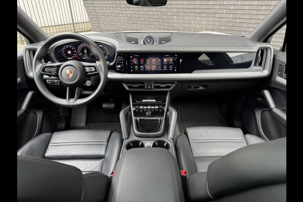Porsche Cayenne Coupé 3.0 E-Hybrid / Fabrieksgarantie / Matrix Koplampen / 4 Wielbesturing / Chrono Pakket / Leder / Adaptieve Cruise Control / 21 Inch / Trekhaak / Bose / Stoelverwarming voor+achter / Panoramadak / Luchtvering