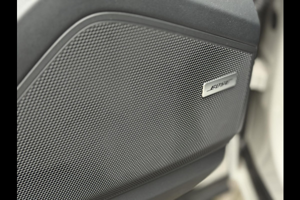 Porsche Cayenne Coupé 3.0 E-Hybrid / Fabrieksgarantie / Matrix Koplampen / 4 Wielbesturing / Chrono Pakket / Leder / Adaptieve Cruise Control / 21 Inch / Trekhaak / Bose / Stoelverwarming voor+achter / Panoramadak / Luchtvering