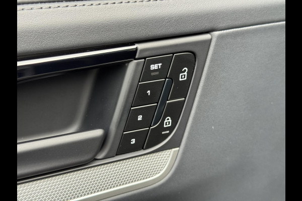 Porsche Cayenne Coupé 3.0 E-Hybrid / Fabrieksgarantie / Matrix Koplampen / 4 Wielbesturing / Chrono Pakket / Leder / Adaptieve Cruise Control / 21 Inch / Trekhaak / Bose / Stoelverwarming voor+achter / Panoramadak / Luchtvering