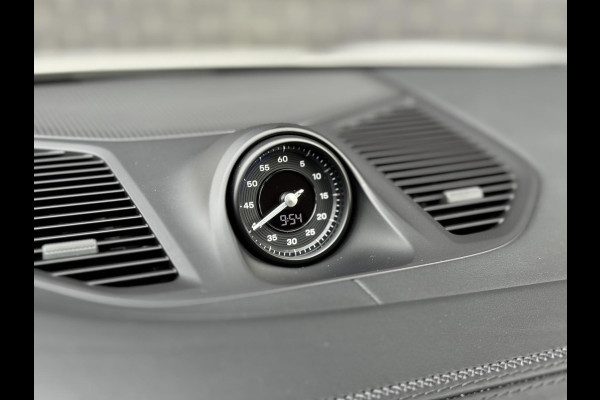 Porsche Cayenne Coupé 3.0 E-Hybrid / Fabrieksgarantie / Matrix Koplampen / 4 Wielbesturing / Chrono Pakket / Leder / Adaptieve Cruise Control / 21 Inch / Trekhaak / Bose / Stoelverwarming voor+achter / Panoramadak / Luchtvering