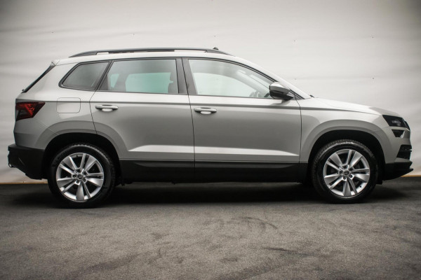 Škoda Karoq 1.0 TSI Ambition Sport [ Panoramadak El Trekhaak Camera Sportinterieur Stoelverwarming Carplay ]