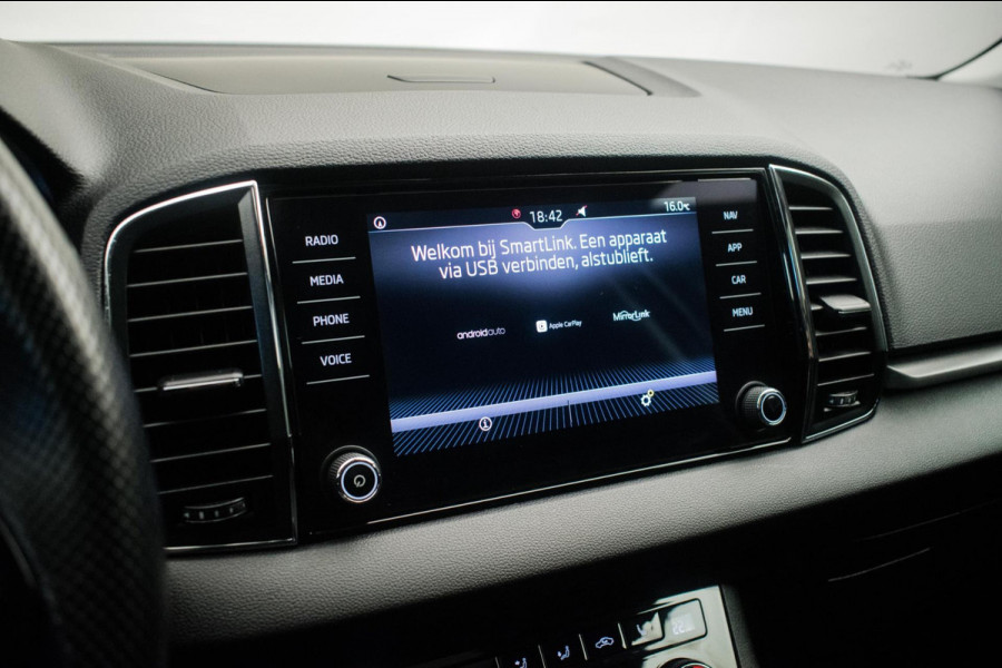 Škoda Karoq 1.0 TSI Ambition Sport [ Panoramadak El Trekhaak Camera Sportinterieur Stoelverwarming Carplay ]