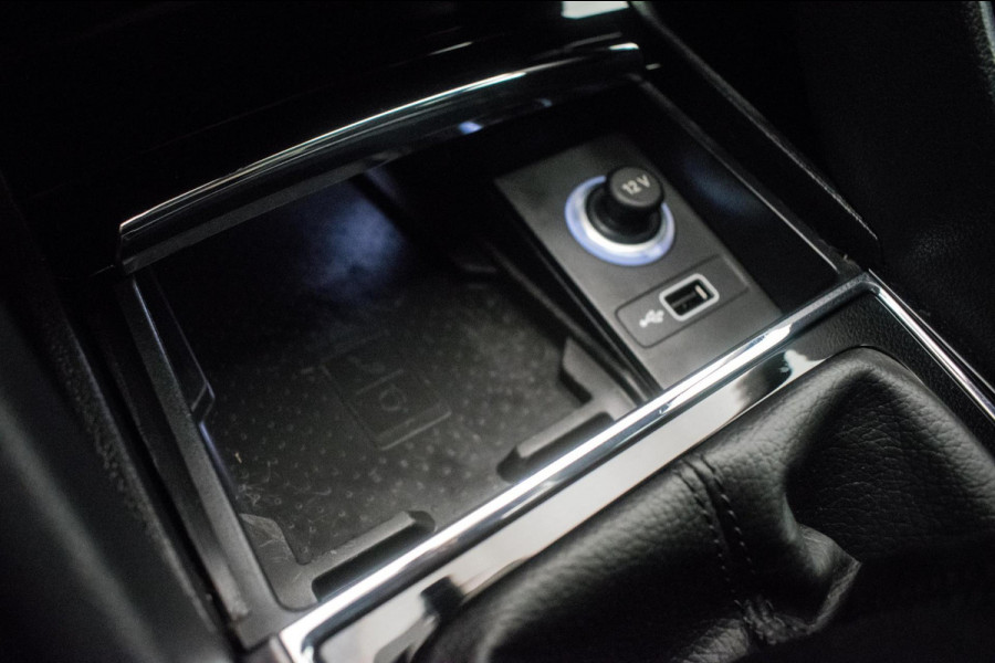 Škoda Karoq 1.0 TSI Ambition Sport [ Panoramadak El Trekhaak Camera Sportinterieur Stoelverwarming Carplay ]