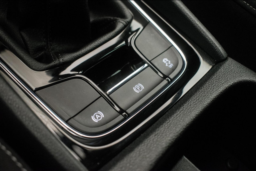 Škoda Karoq 1.0 TSI Ambition Sport [ Panoramadak El Trekhaak Camera Sportinterieur Stoelverwarming Carplay ]