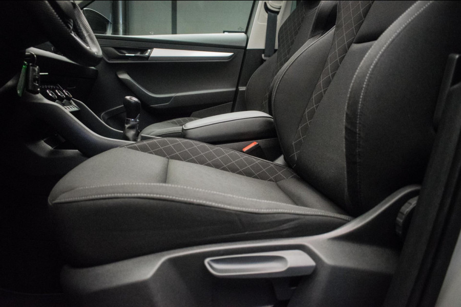 Škoda Karoq 1.0 TSI Ambition Sport [ Panoramadak El Trekhaak Camera Sportinterieur Stoelverwarming Carplay ]