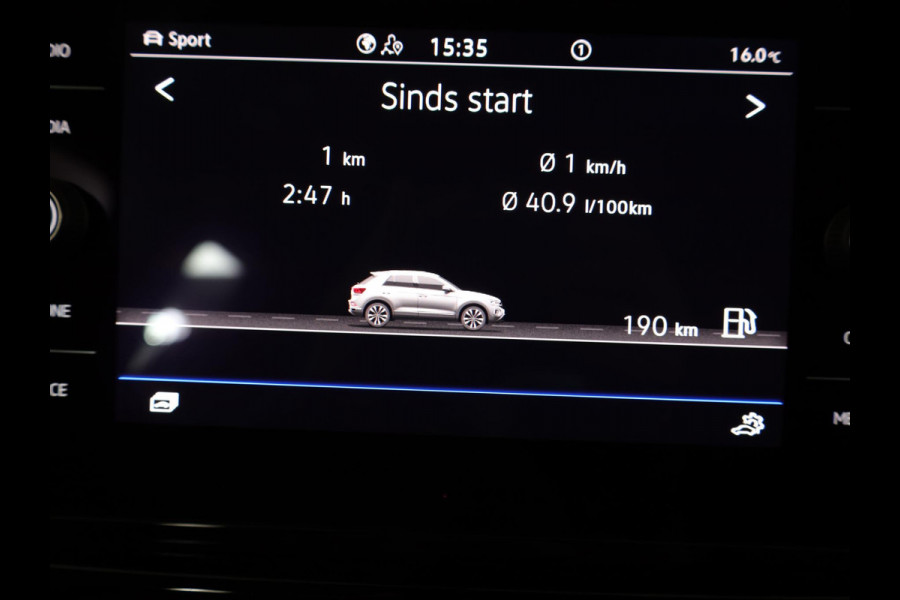 Volkswagen T-Roc 1.5 TSI R-Line 150 PK DSG | Navigatie | Trekhaak afneembaar | ErgoActive Stoel Pakket | Parkeercamera |