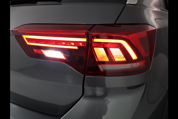 Volkswagen T-Roc 1.5 TSI R-Line 150 PK DSG | Navigatie | Trekhaak afneembaar | ErgoActive Stoel Pakket | Parkeercamera |