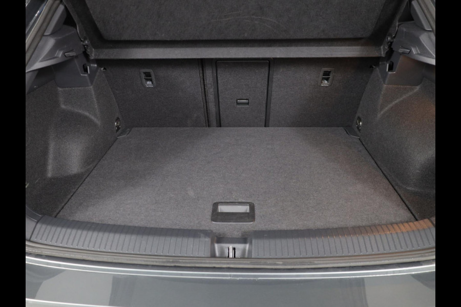 Volkswagen T-Roc 1.5 TSI R-Line 150 PK DSG | Navigatie | Trekhaak afneembaar | ErgoActive Stoel Pakket | Parkeercamera |