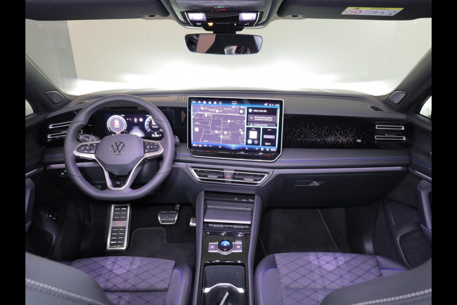 Volkswagen Tiguan 1.5 eHybrid R-Line Edition 272 pk Automaat (DSG) | Verlengde garantie | Navigatie | Parkeersensoren (Park assist) | Rondomzicht camera | Stoelverwarming v/a | Black Style pakket | R-Line |