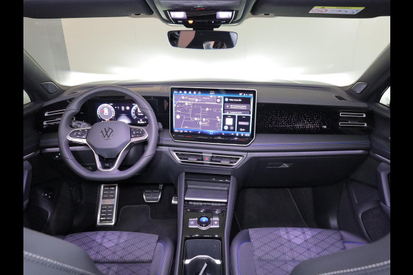 Volkswagen Tiguan 1.5 eHybrid R-Line Edition 272 pk Automaat (DSG) | Verlengde garantie | Navigatie | Parkeersensoren (Park assist) | Rondomzicht camera | Stoelverwarming v/a | Black Style pakket | R-Line |