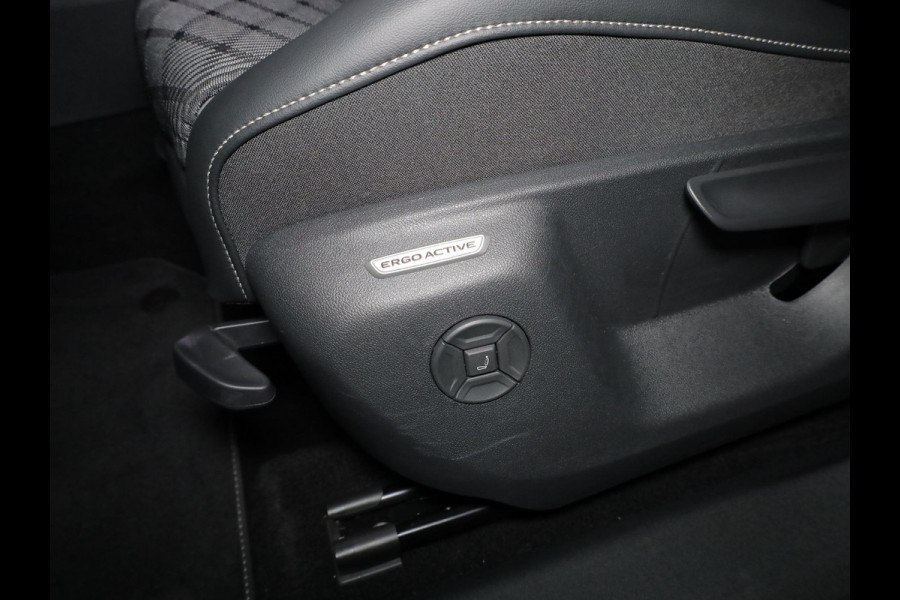 Volkswagen Tiguan 1.5 eHybrid R-Line Edition 272 pk Automaat (DSG) | Verlengde garantie | Navigatie | Parkeersensoren (Park assist) | Rondomzicht camera | Stoelverwarming v/a | Black Style pakket | R-Line |