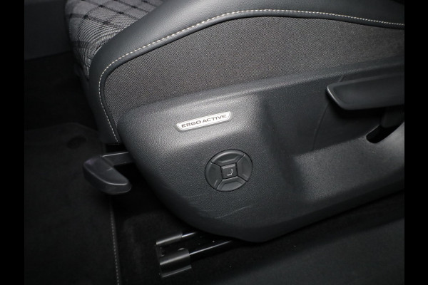 Volkswagen Tiguan 1.5 eHybrid R-Line Edition 272 pk Automaat (DSG) | Verlengde garantie | Navigatie | Parkeersensoren (Park assist) | Rondomzicht camera | Stoelverwarming v/a | Black Style pakket | R-Line |