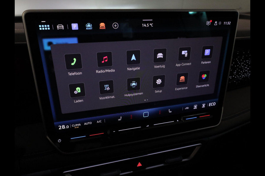 Volkswagen Tiguan 1.5 eHybrid R-Line Edition 272 pk Automaat (DSG) | Verlengde garantie | Navigatie | Parkeersensoren (Park assist) | Rondomzicht camera | Stoelverwarming v/a | Black Style pakket | R-Line |