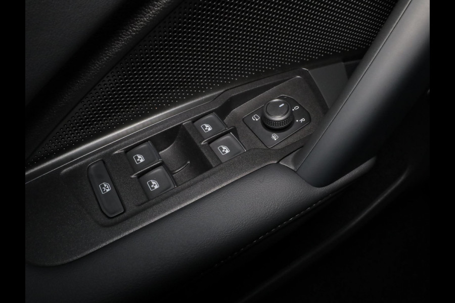 Volkswagen Tiguan 1.5 eHybrid R-Line Edition 272 pk Automaat (DSG) | Verlengde garantie | Navigatie | Parkeersensoren (Park assist) | Rondomzicht camera | Stoelverwarming v/a | Black Style pakket | R-Line |