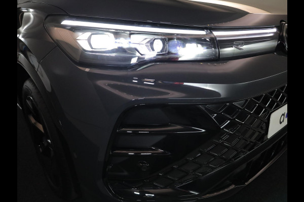 Volkswagen Tiguan 1.5 eHybrid R-Line Edition 272 pk Automaat (DSG) | Verlengde garantie | Navigatie | Parkeersensoren (Park assist) | Rondomzicht camera | Stoelverwarming v/a | Black Style pakket | R-Line |