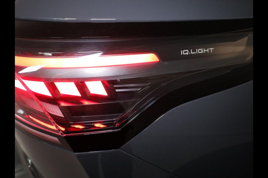 Volkswagen Tiguan 1.5 eHybrid R-Line Edition 272 pk Automaat (DSG) | Verlengde garantie | Navigatie | Parkeersensoren (Park assist) | Rondomzicht camera | Stoelverwarming v/a | Black Style pakket | R-Line |