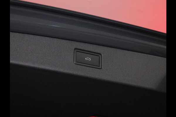 Volkswagen Tiguan 1.5 eHybrid R-Line Edition 272 pk Automaat (DSG) | Verlengde garantie | Navigatie | Parkeersensoren (Park assist) | Rondomzicht camera | Stoelverwarming v/a | Black Style pakket | R-Line |