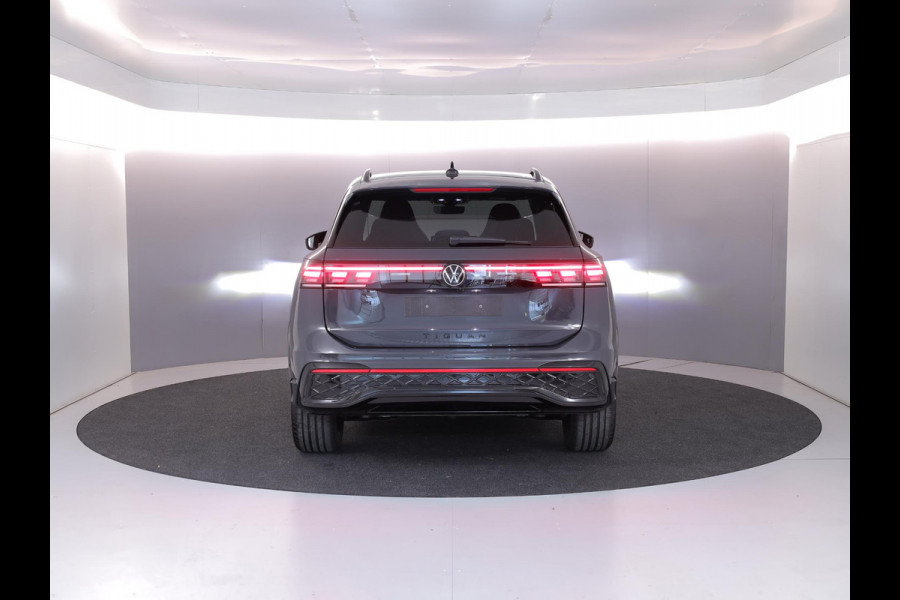 Volkswagen Tiguan 1.5 eHybrid R-Line Edition 272 pk Automaat (DSG) | Verlengde garantie | Navigatie | Parkeersensoren (Park assist) | Rondomzicht camera | Stoelverwarming v/a | Black Style pakket | R-Line |
