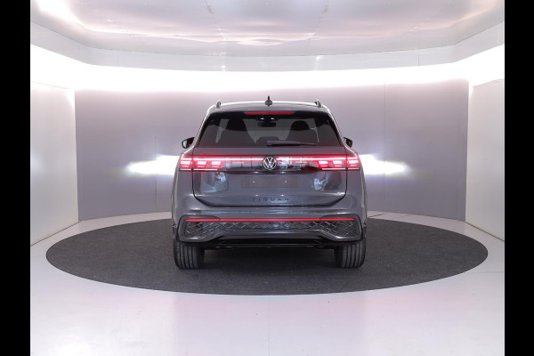 Volkswagen Tiguan 1.5 eHybrid R-Line Edition 272 pk Automaat (DSG) | Verlengde garantie | Navigatie | Parkeersensoren (Park assist) | Rondomzicht camera | Stoelverwarming v/a | Black Style pakket | R-Line |