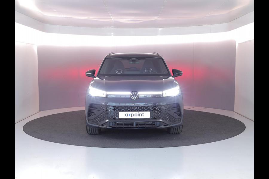 Volkswagen Tiguan 1.5 eHybrid R-Line Edition 272 pk Automaat (DSG) | Verlengde garantie | Navigatie | Parkeersensoren (Park assist) | Rondomzicht camera | Stoelverwarming v/a | Black Style pakket | R-Line |