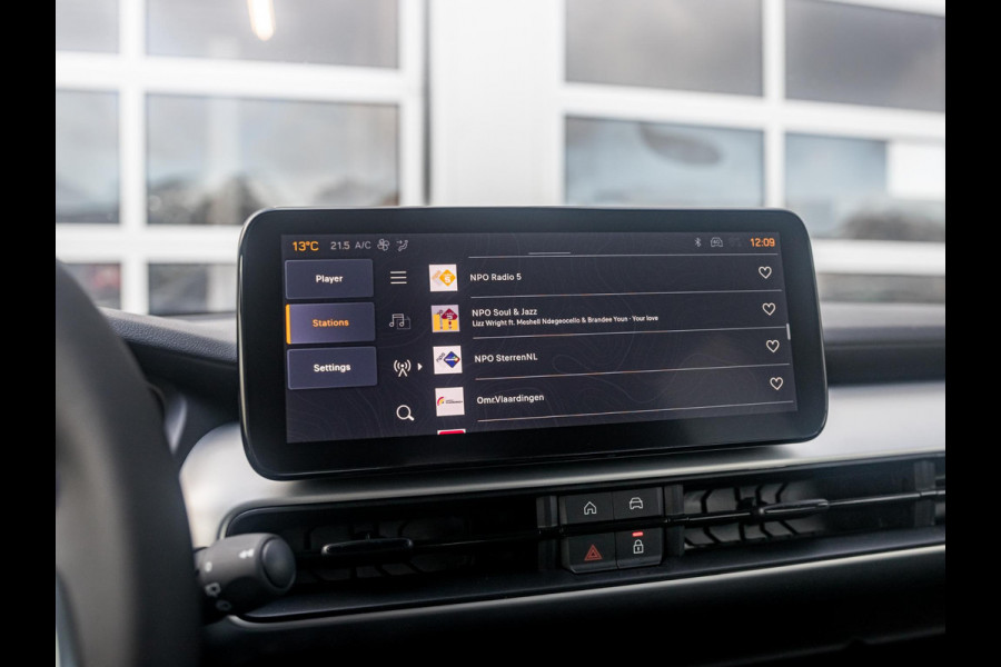 Jeep Avenger 1.2 e-Hybrid Summit | Uit voorraad leverbaar | Winter Pack | Infotaiment&Convenience Pack | Bicolore