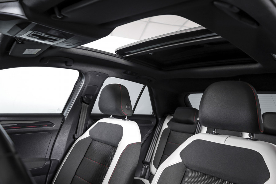 Volkswagen T-Roc 2.0 TSI 190 PK 4Motion Sport - Automaat Orig. NL | S/K-Panodak | Adapt. Cruise | Stoelverw. | PDC | NAV + App. Connect | ECC | Afn. Trekhaak | DAB | LM 17" |