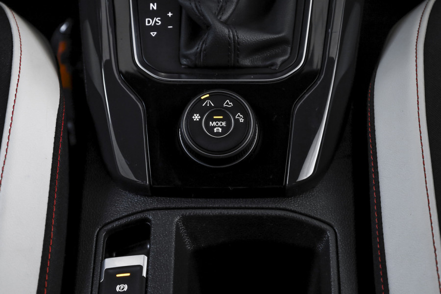 Volkswagen T-Roc 2.0 TSI 190 PK 4Motion Sport - Automaat Orig. NL | S/K-Panodak | Adapt. Cruise | Stoelverw. | PDC | NAV + App. Connect | ECC | Afn. Trekhaak | DAB | LM 17" |