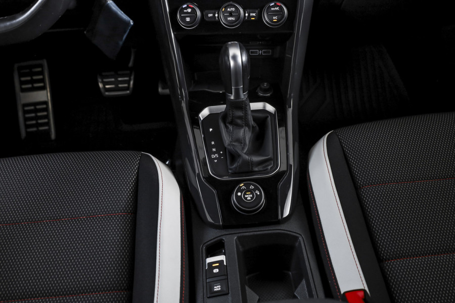 Volkswagen T-Roc 2.0 TSI 190 PK 4Motion Sport - Automaat Orig. NL | S/K-Panodak | Adapt. Cruise | Stoelverw. | PDC | NAV + App. Connect | ECC | Afn. Trekhaak | DAB | LM 17" |