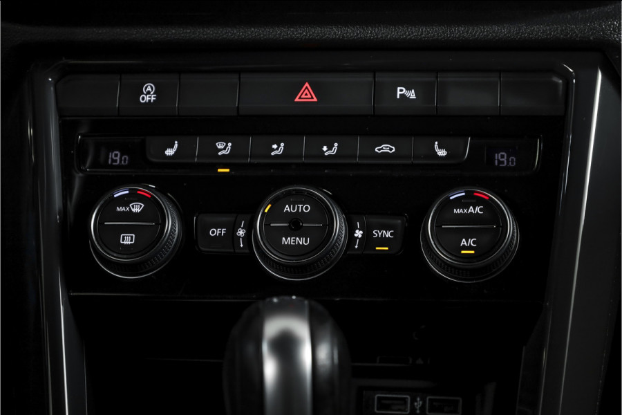 Volkswagen T-Roc 2.0 TSI 190 PK 4Motion Sport - Automaat Orig. NL | S/K-Panodak | Adapt. Cruise | Stoelverw. | PDC | NAV + App. Connect | ECC | Afn. Trekhaak | DAB | LM 17" |