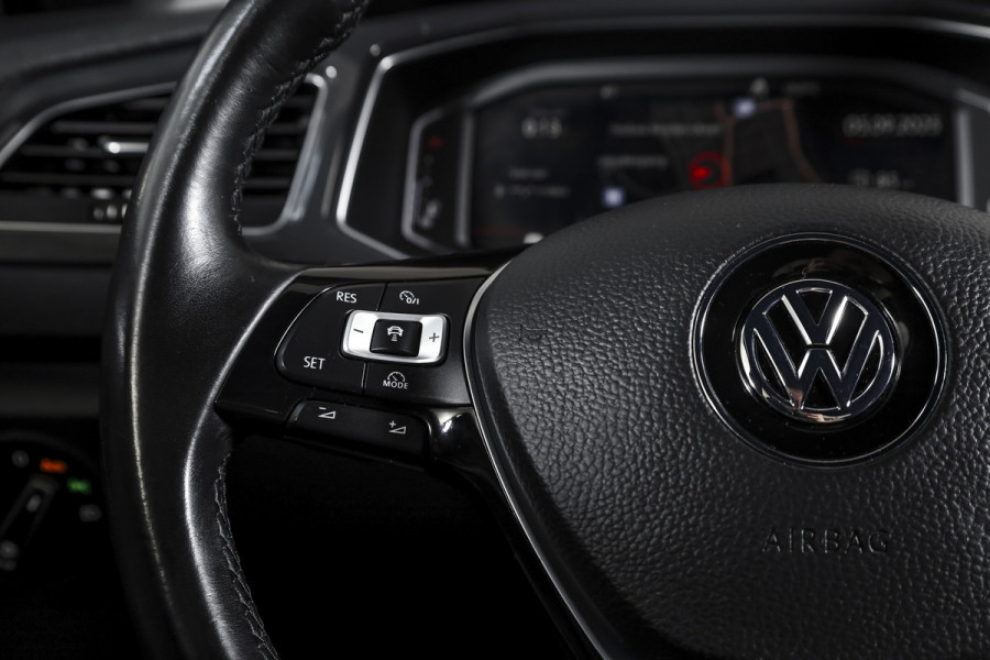 Volkswagen T-Roc 2.0 TSI 190 PK 4Motion Sport - Automaat Orig. NL | S/K-Panodak | Adapt. Cruise | Stoelverw. | PDC | NAV + App. Connect | ECC | Afn. Trekhaak | DAB | LM 17" |