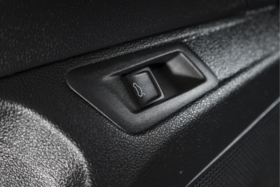 Volkswagen T-Roc 2.0 TSI 190 PK 4Motion Sport - Automaat Orig. NL | S/K-Panodak | Adapt. Cruise | Stoelverw. | PDC | NAV + App. Connect | ECC | Afn. Trekhaak | DAB | LM 17" |