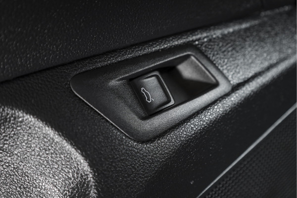 Volkswagen T-Roc 2.0 TSI 190 PK 4Motion Sport - Automaat Orig. NL | S/K-Panodak | Adapt. Cruise | Stoelverw. | PDC | NAV + App. Connect | ECC | Afn. Trekhaak | DAB | LM 17" |