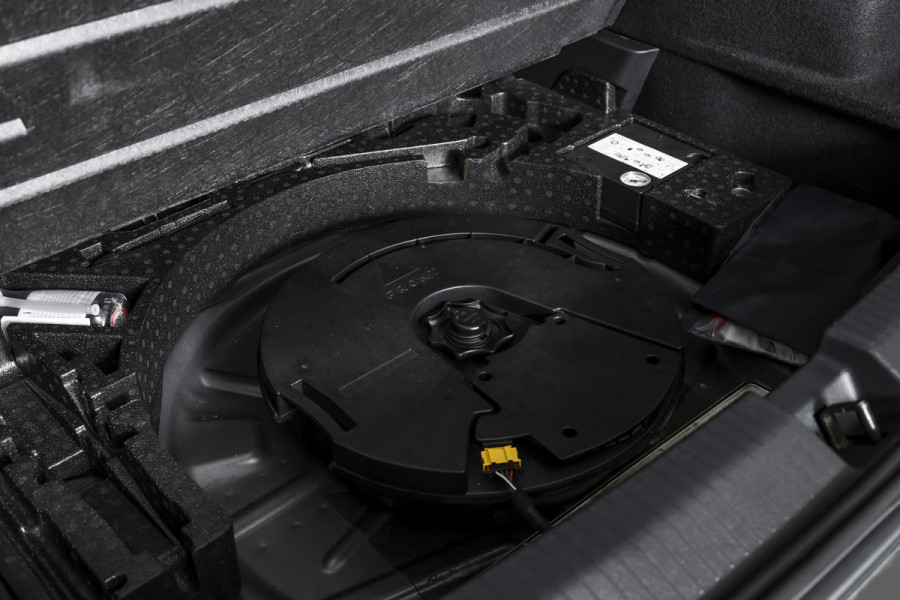 Volkswagen T-Roc 2.0 TSI 190 PK 4Motion Sport - Automaat Orig. NL | S/K-Panodak | Adapt. Cruise | Stoelverw. | PDC | NAV + App. Connect | ECC | Afn. Trekhaak | DAB | LM 17" |