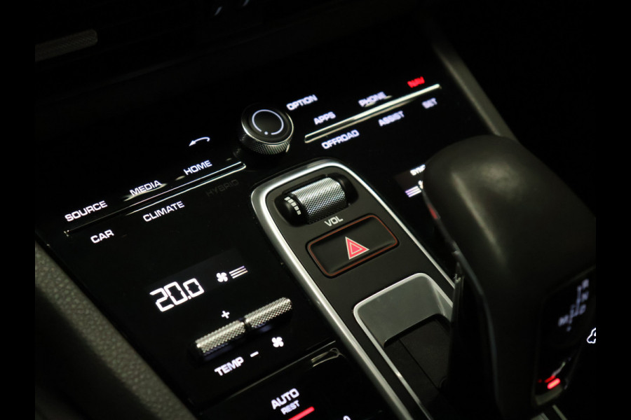 Porsche Cayenne 3.0 E-Hybrid Platinum Edition [SCHUIFKANTELDAK, SPORT CHRONO, SOFTCLOSE, TREKHAAK INKLAPBAAR, LUCHTVERING, APPLE CARPLAY, ANDROID, MEMORY SEATS, BOSE SOUND, 360 CAMERA, HEAD-UP, ADAPTIVE CRUISE, STOELVENTILATIE, STOELVERW