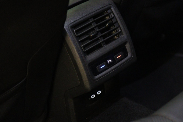 Volkswagen Golf 2.0 TSI R 4Motion PERFORMANCE AKRAP/PANO/HEADUP/IQ/H-K/BOMVOL