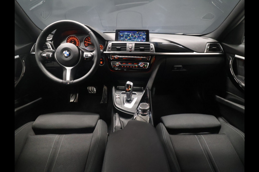 BMW 3 Serie Touring 318i M-Sport [M SPORTSTUUR, GROOT NAVIGATIE, APPLE CARPLAY, PDC ACHTER, LED, TREKHAAK AFNEEMBAAR, CRUISE, CLIMATE, NIEUWSTAAT]