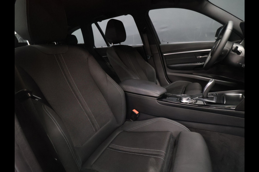 BMW 3 Serie Touring 318i M-Sport [M SPORTSTUUR, GROOT NAVIGATIE, APPLE CARPLAY, PDC ACHTER, LED, TREKHAAK AFNEEMBAAR, CRUISE, CLIMATE, NIEUWSTAAT]