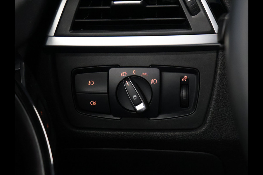 BMW 3 Serie Touring 318i M-Sport [M SPORTSTUUR, GROOT NAVIGATIE, APPLE CARPLAY, PDC ACHTER, LED, TREKHAAK AFNEEMBAAR, CRUISE, CLIMATE, NIEUWSTAAT]