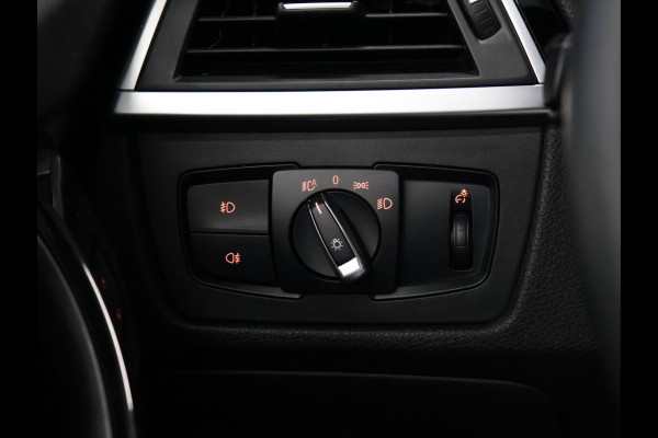 BMW 3 Serie Touring 318i M-Sport [M SPORTSTUUR, GROOT NAVIGATIE, APPLE CARPLAY, PDC ACHTER, LED, TREKHAAK AFNEEMBAAR, CRUISE, CLIMATE, NIEUWSTAAT]