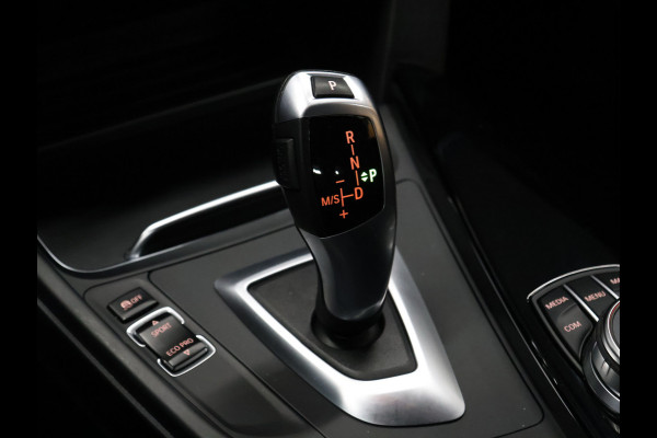 BMW 3 Serie Touring 318i M-Sport [M SPORTSTUUR, GROOT NAVIGATIE, APPLE CARPLAY, PDC ACHTER, LED, TREKHAAK AFNEEMBAAR, CRUISE, CLIMATE, NIEUWSTAAT]