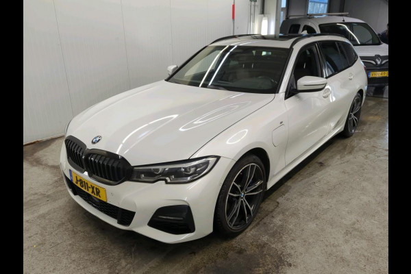 BMW 3 Serie Touring 330e eDrive M-Sport | Navi | Panorama | Camera | Leder