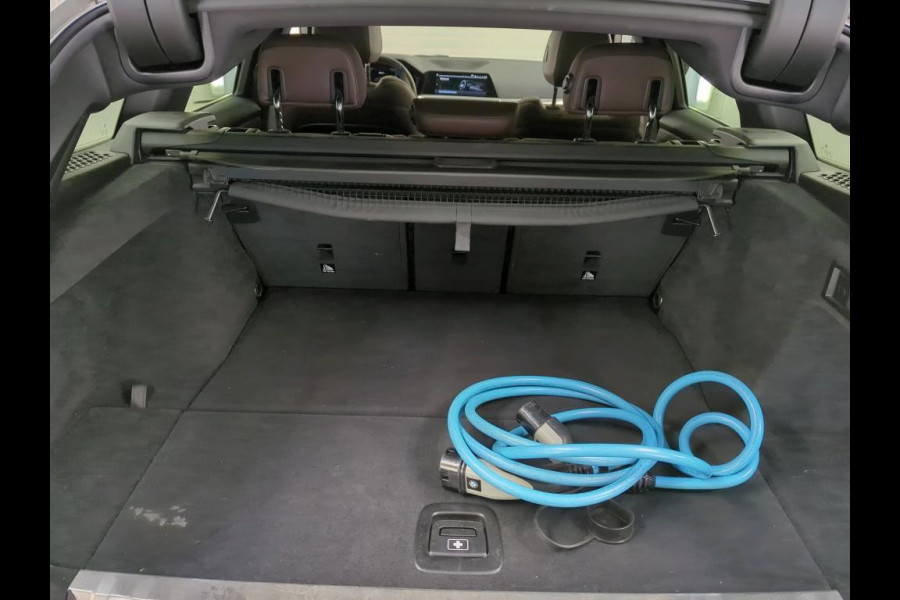 BMW 3 Serie Touring 330e eDrive M-Sport | Navi | Panorama | Camera | Leder
