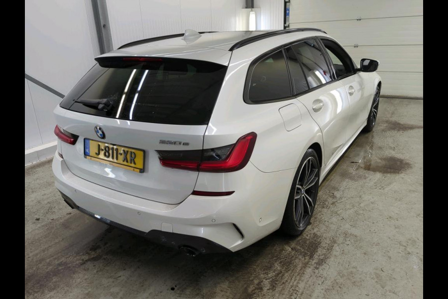 BMW 3 Serie Touring 330e eDrive M-Sport | Navi | Panorama | Camera | Leder