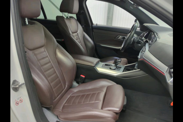 BMW 3 Serie Touring 330e eDrive M-Sport | Navi | Panorama | Camera | Leder