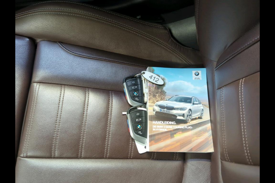 BMW 3 Serie Touring 330e eDrive M-Sport | Navi | Panorama | Camera | Leder