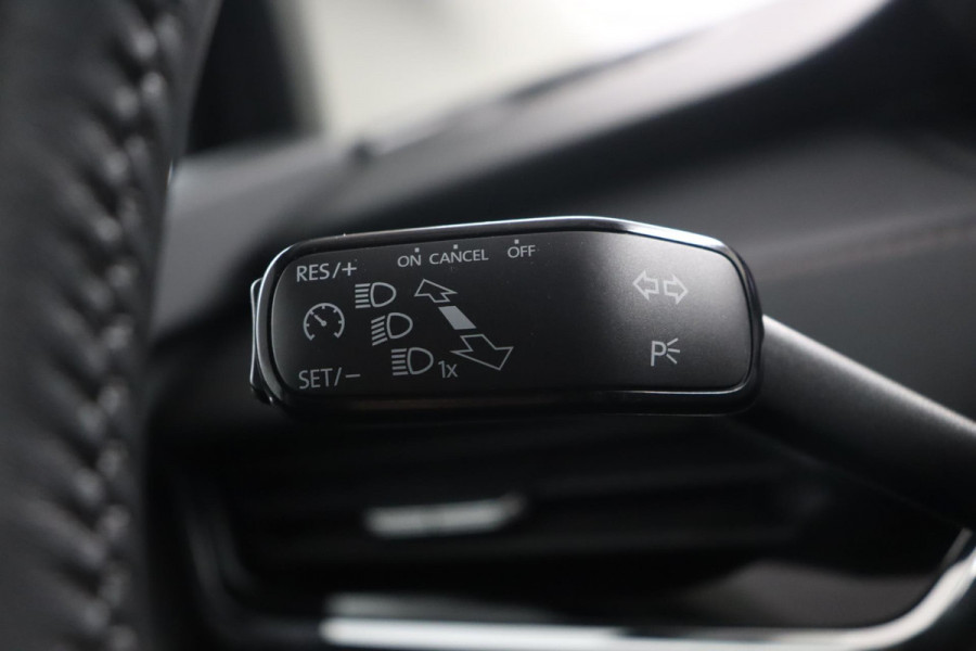 Škoda ENYAQ iV 80 Founders Edition Black|Leer|SOH 93%|Camera|Stoelverwarming